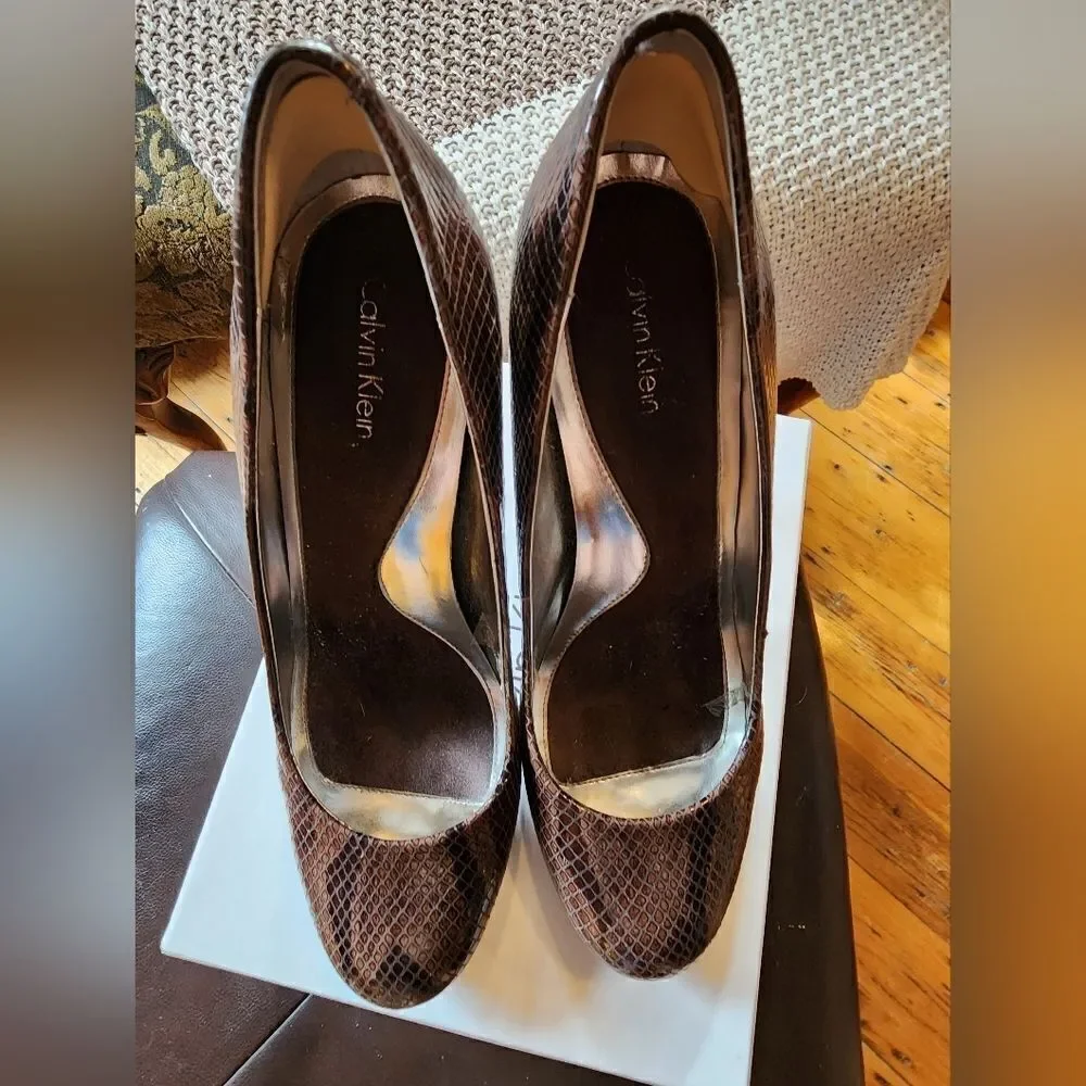 Calvin Klein Sydney Mosaic Snake Print Pumps size 7.5